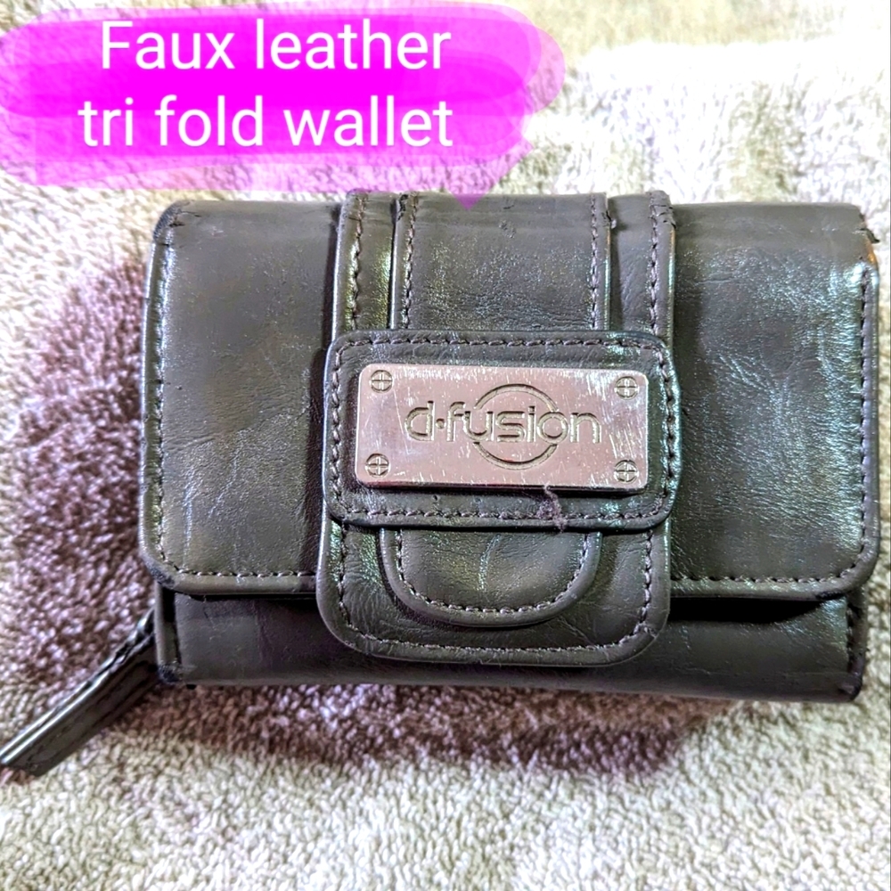 d-fusion brand, grey colour tri fold small wallet, lots of space, GUC